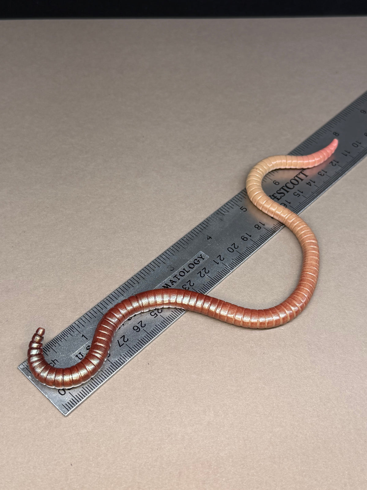 Giblet - CUTIE CRAWLER STYLE Big Freaking Worm Figurine 9