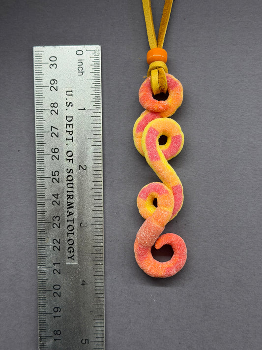 Benedig Compostpatch - Peach Ring Gummy Worm Pendant 33